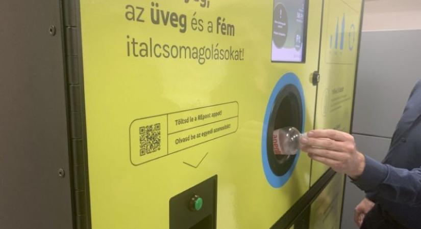 A boltok előtti terekre kerülhetnek a palackvisszaváltó automaták