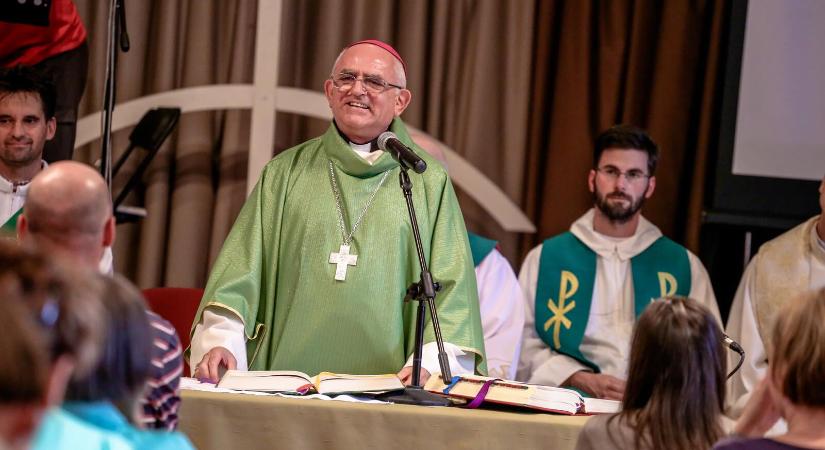 Varga László megyés püspök: Jézus szeretetének mértéke a kereszt