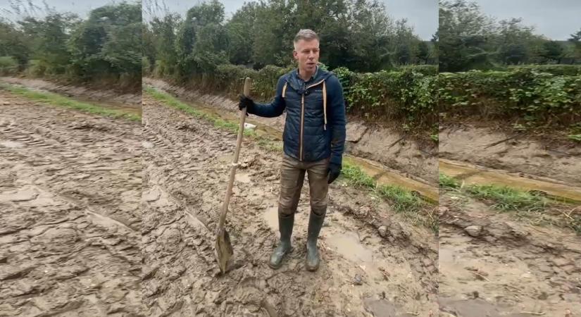 Magyar Péter gumicsizmát húzott, és kondizás helyett homokzsákpakolást ajánlott Orbánnak