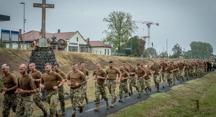 Kétszáz katona futott az elhunyt vásárhelyi törzsőrmester emlékének adózva