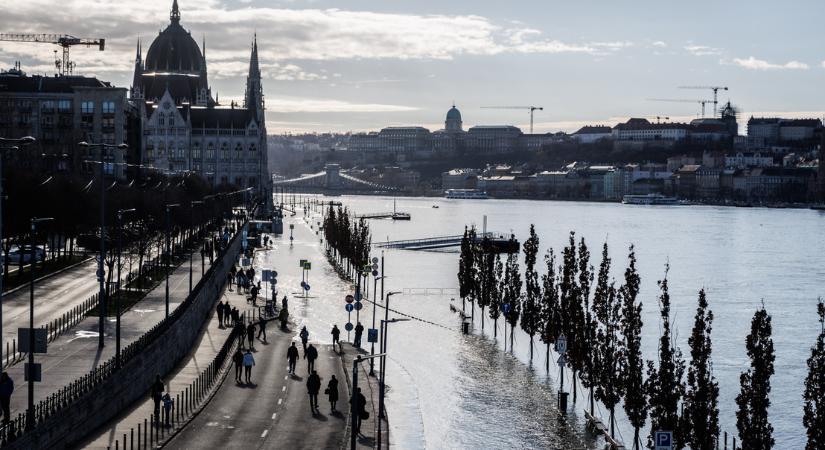 A legmagasabb, harmadfokú árvízvédelmi készültséget rendelik el hétfőtől a fővárosban