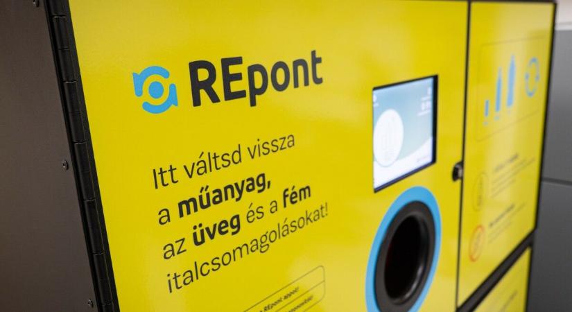 Elege van az üzleteknek a REpont automatákból, lépésre készülnek