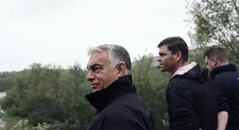 Orbán Viktor a Dunánál: „Minden eszköz rendelkezésre áll, az összekötő tiszteket kirendeltük!”  videó