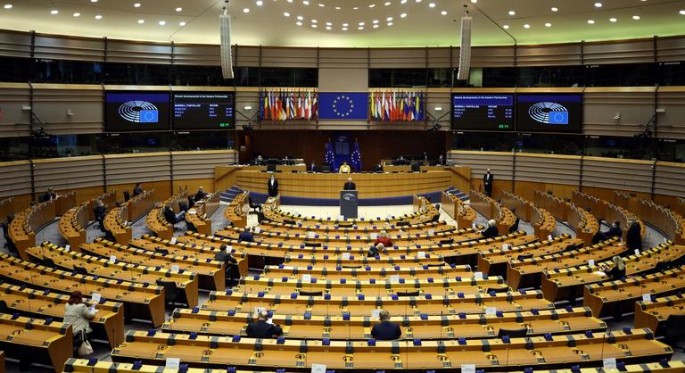Az Európai Parlament szerint nem kell az Európai Bíróságra várni a jogállamisági eljáráshoz