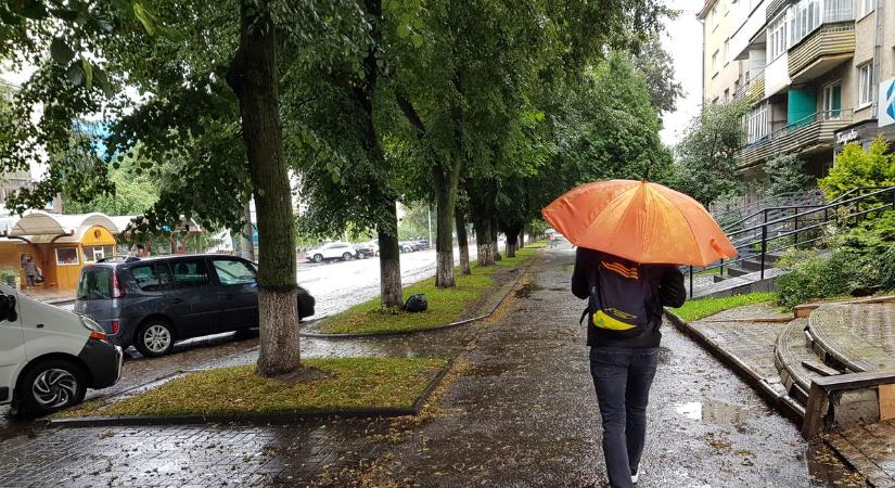 Kiadták a riasztást: ismét hatalmas eső zúdul az országra, 6 fok lesz!