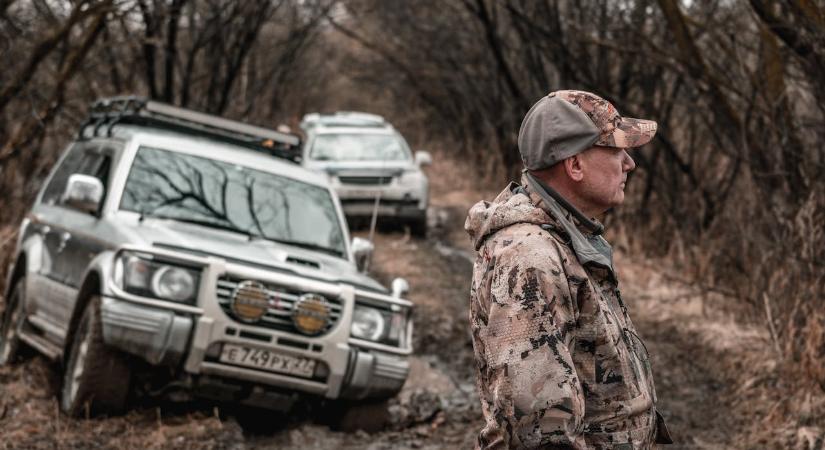 Az őszi esőzések és a lehulló levelek miatt kialakult csúszós utakra figyelmeztet a Hankook