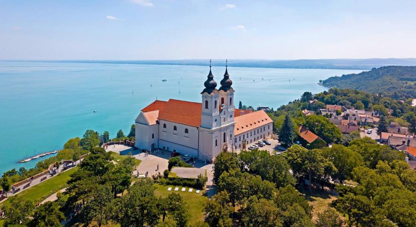 Szokatlan sebességkorlátozás a Balatonnál