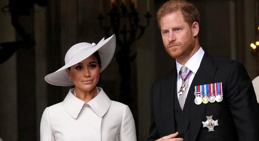 Nyilvánosan alázta meg Meghan Markle-t a palota: Harry herceg születésnapi köszöntésének álcázták a tőrdöfést