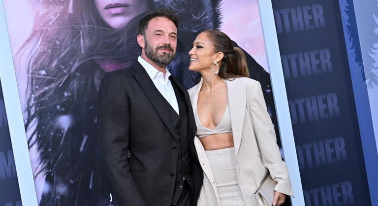 Kéz a kézben, csókolózva tárgyalt válásuk részleteiről Jennifer Lopez és Ben Affleck