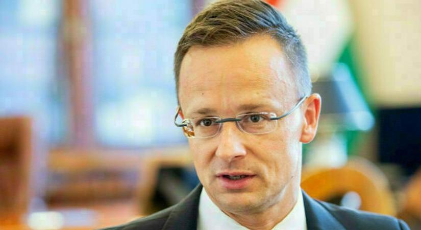 Szijjártó felhúzta magát, ezt üzeni a liberális mainstreamnek: no migration!