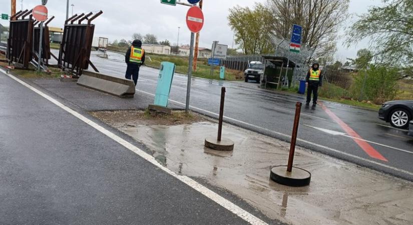 Egy órát állt az átkelés, most megindult a forgalom a határátkelőhelyeken