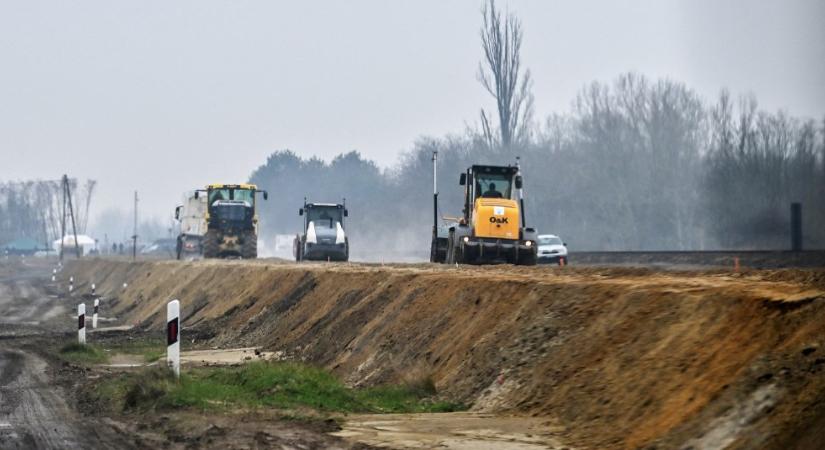 Jól járnak a Budapest–Belgrád-vasútvonal felújításával Orbán Viktor családtagjai