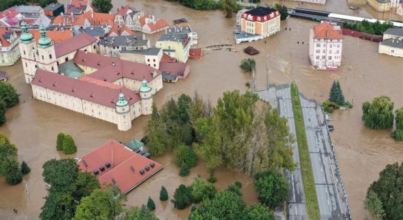 FOTÓK: Katasztrófális a helyzet Lengyelországban is