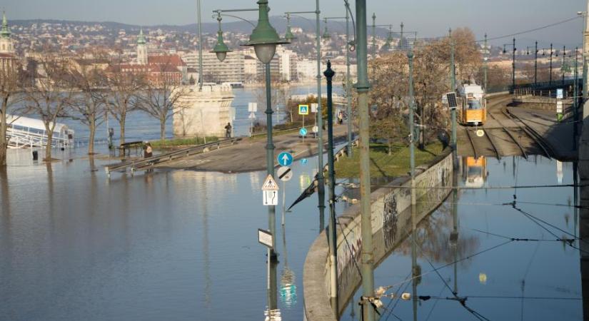 Budapesten keddtől nem jár a 2-es villamos az árvíz miatt