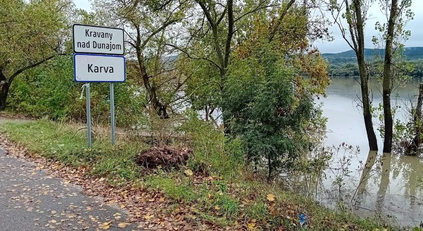 Karvánál és Dunamocsnál lassan növekszik a Duna vízszintje (GALÉRIA)