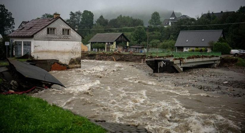 A cseh vonatközlekedést is elmosta az árvíz, magyar járatokat is érint