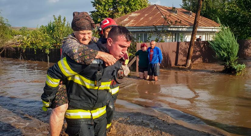 Romániában készenléti állapotot hirdet a kormány az árvíz által sújtott térségekben, gyorssegélyt nyújt a károsultaknak