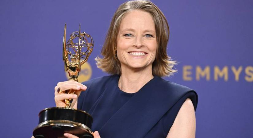 Jodie Foster a feleségével lépett a vörös szőnyegre: az Emmy-gálára mentek együtt