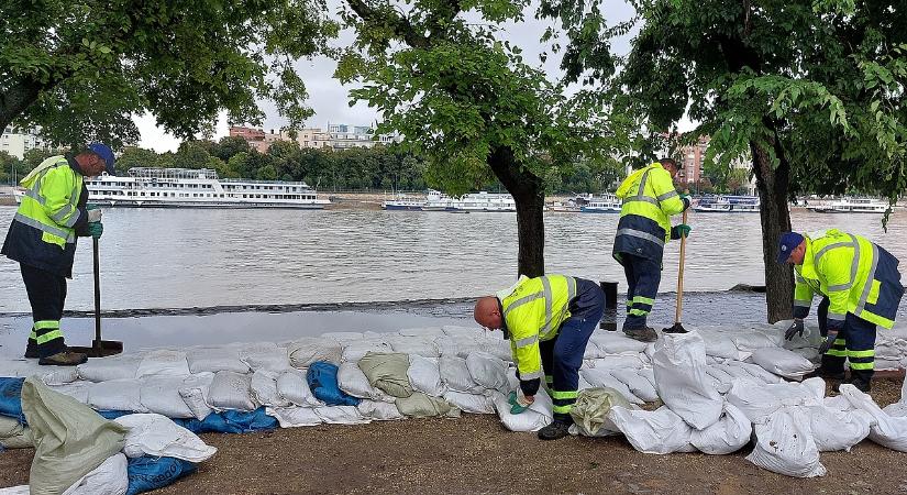 Gőzerővel zajlik a védekezés Budapesten, ekkor kerülhet lakat a Margit-szigetre