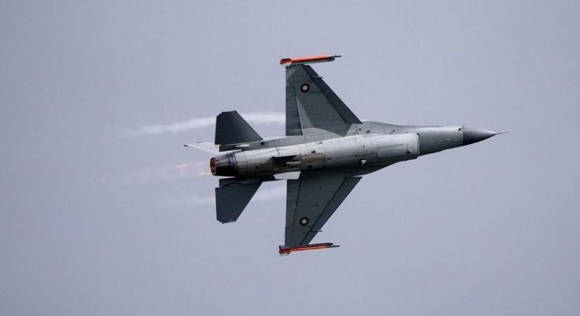 Ukrajna az év vége előtt újabb F-16-os vadászgépeket kap Dániától