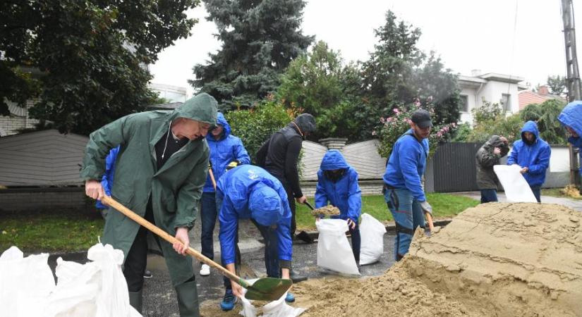 Nem várható a következő napokban csapadék, nyolc és fél méteren tetőzhet Budapesten a Duna