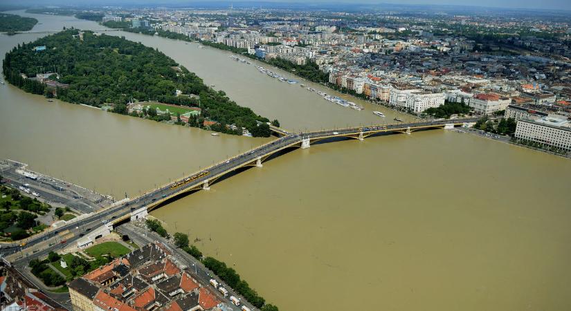 Keddtől az árhullám miatt lezárják a Margitszigetet, a 26-os busz közlekedése szünetel