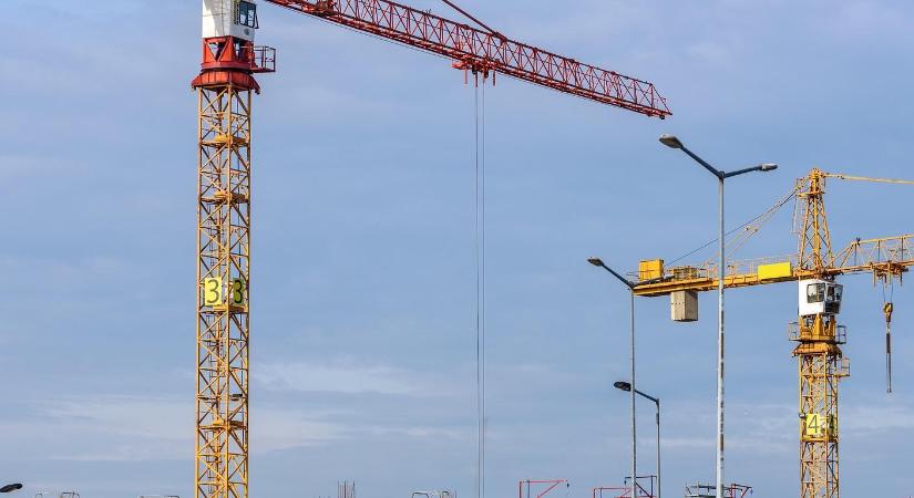 Júliusban 6,2 százalékkal csökkent az építőipari termelés volumene