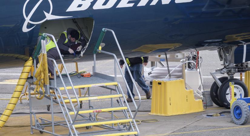 A Boeing befagyasztja a munkaerő-felvételt