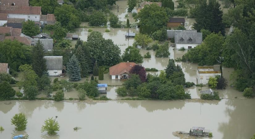 Elvághat a külvilágtól az árvíz egy magyar települést