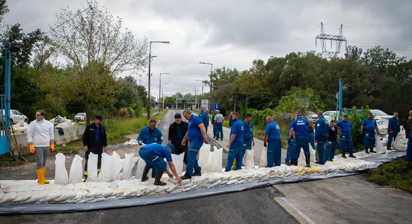 Történelmi árvízre készülnek Magyarországon, katonákat vezényelnek a gátakra