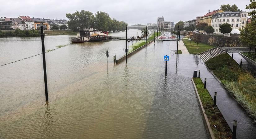 A hazai sztárokat sem kíméli az árvíz