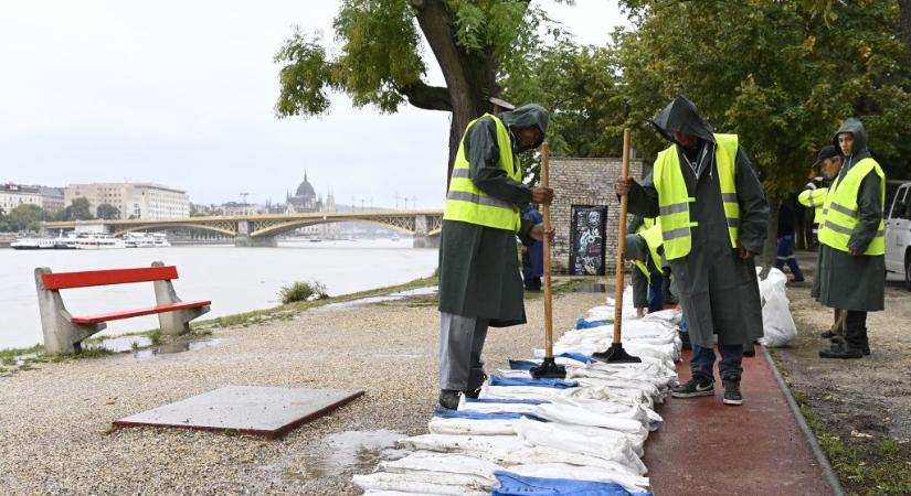 Péntek este, szombat hajnalban tetőzhet a vízszint Budapesten