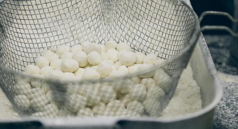 30 perc alatt otthon is készíthető mozzarella sajt egy apró trükkel