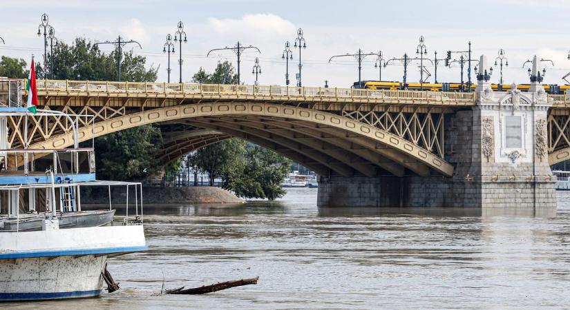 Fotókon a budapesti rakpartok – Így áll az árvízi helyzet kedden a fővárosban