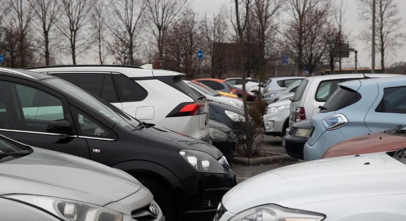 Kész a nagy felmérés: ezt gondolják a magyar autósok a dugókról és a parkolásról