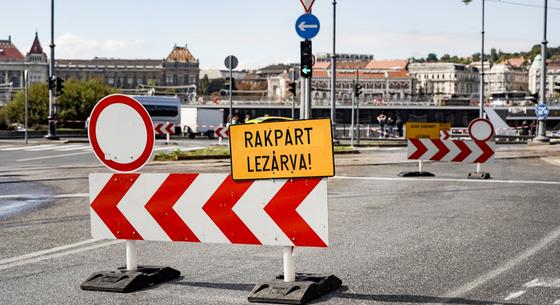 Lezárták a rakpartot, a villamos se csenget – képeken az árvízre készülő Budapest