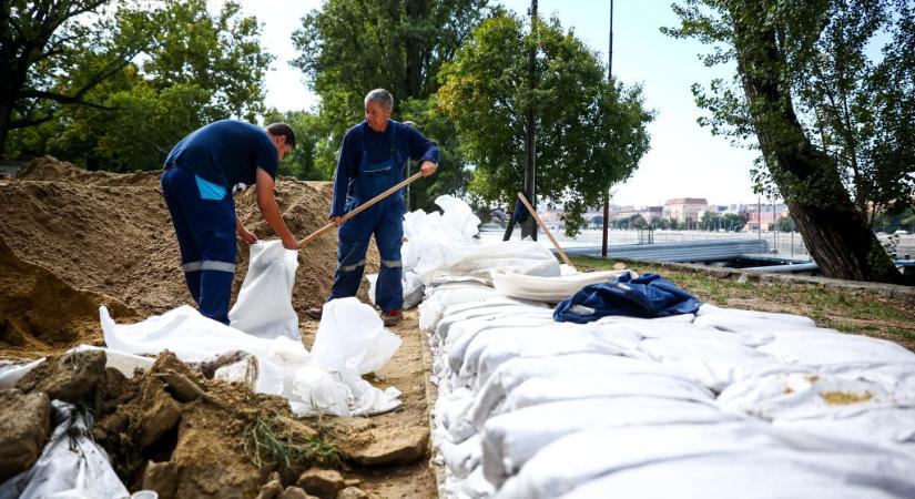 A Fidesz átmenetileg ingyenessé tenné a tömegközlekedést, a DK megnyitná az autósok előtt a Lánchidat