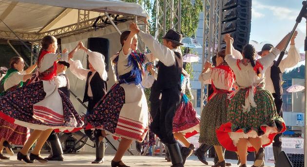 Interaktív vándorkiállítással és néptáncegyüttesek előadásaival is várják a látogatókat Salgótarjánban