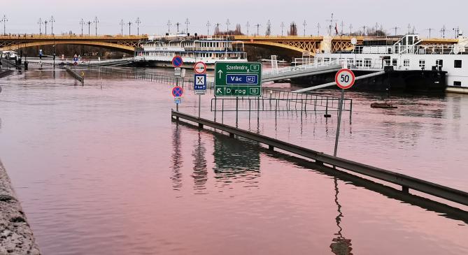 Hétvégén tetőzhet a Duna Budapesten