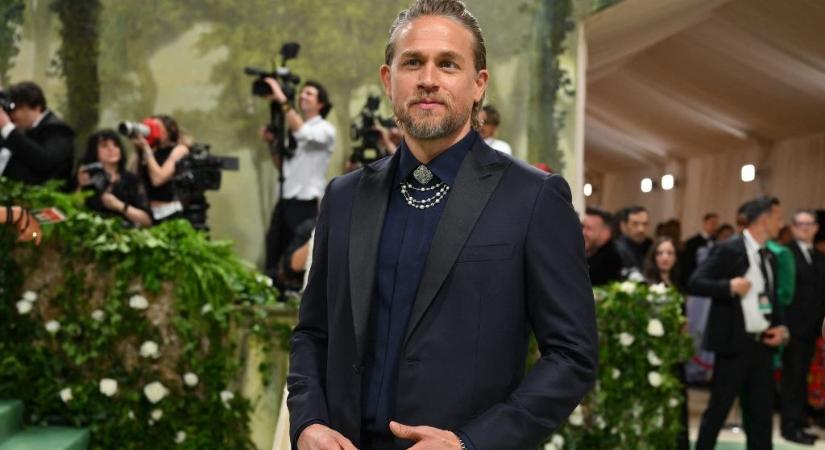 Újabb híres sorozatgyilkost mutat be a Netflix, ezúttal Charlie Hunnam bújik a bőrébe