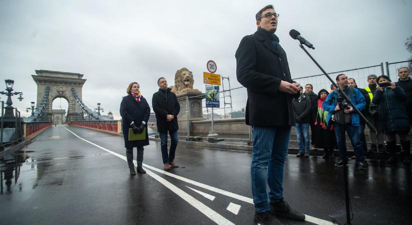 Nekiment Karácsonynak a DK az árvíz kapcsán