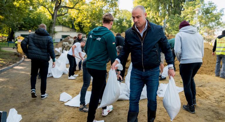 Olimpiai és világbajnokok védték a margitszigeti Hajós-uszodát