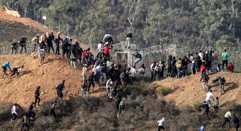 Közösségi oldalakon szervezik a migránsok a következő ceutai határtámadást