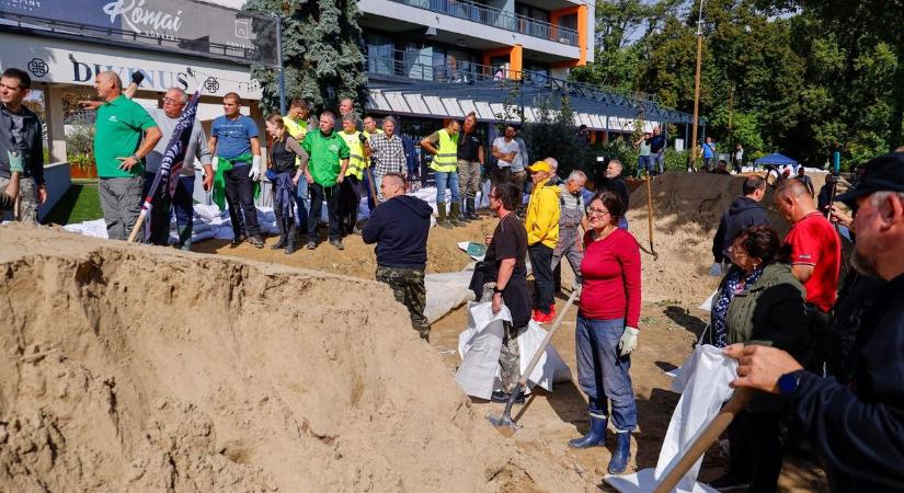 Amikor a Duna felülkerekedik a pártpolitikán: mindenki összefogott a Római-partért  galéria