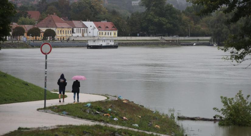 Árvíz: egy hatvani család is segíti a rászorulókat – Fotó