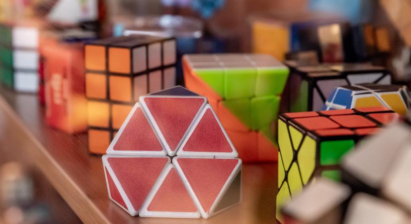 Rubik Ernővel ünnepelték a Rubik-kocka 50. évfordulóját