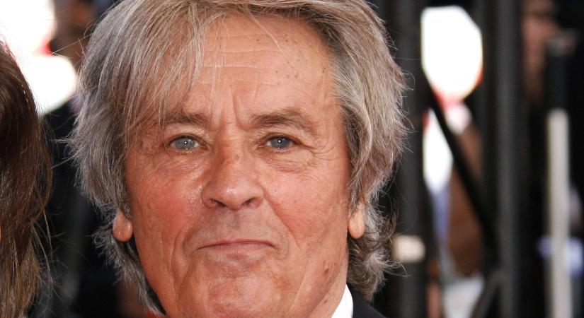 Alain Delon lánya, Anouchka zokogásban tört ki: 4 éves gyermeke most árulta el a nagypapáról