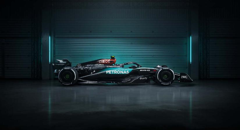 Smaragdzöldre festi F1-es autóját a Mercedes Szingapúrban