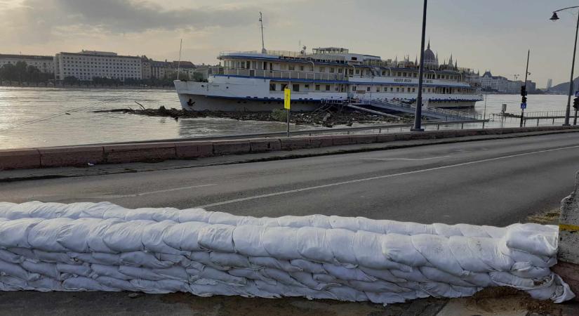 Vízügy: a tetőzés után is 24 órás munkára van szükség a fakadóvizek, buzgárok miatt