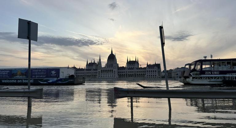 A feje tetejére állította a fővárosi közlekedést az áradás, így áll most az árvízhelyzet Budapesten